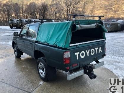 Toyota Hilux 4WD D-4D, Lieferw 0,7t/5Pl mit Anhvor, Bild Armasuisse